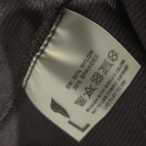 Chic Black Wide-Leg Jumpsuit with Plunging V-Neck - Picture 12 of 12